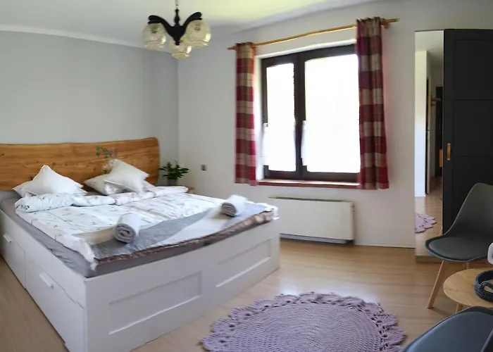 カントリーハウス Smrek Sokolec ルドビコビツェ・クウォツキエ